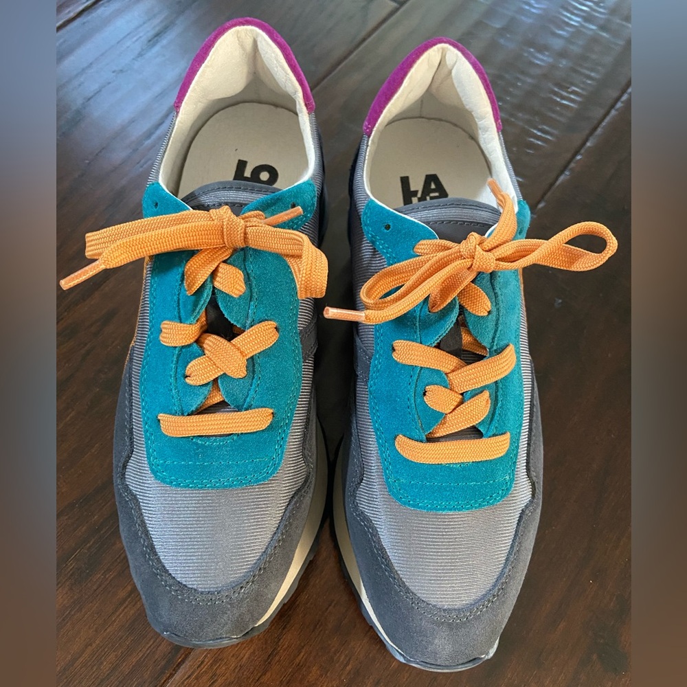 Lola Cruz sneakers